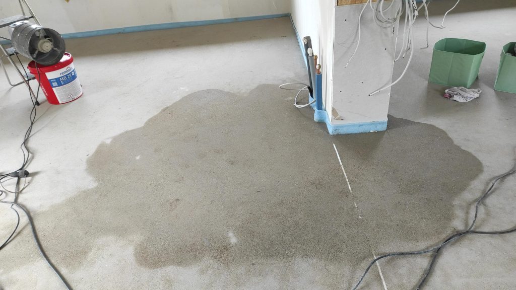 Wasserschaden unter dem Estrich